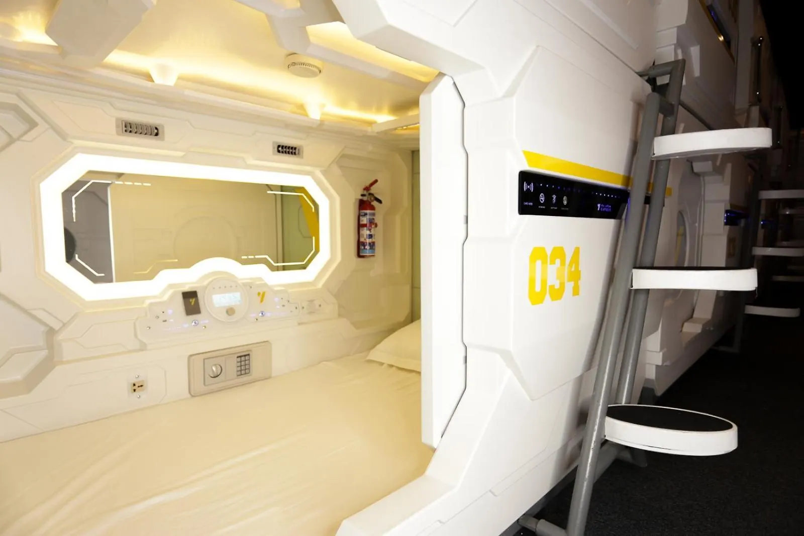 Hotel The Yellow Capsule Cancun Close To Airport