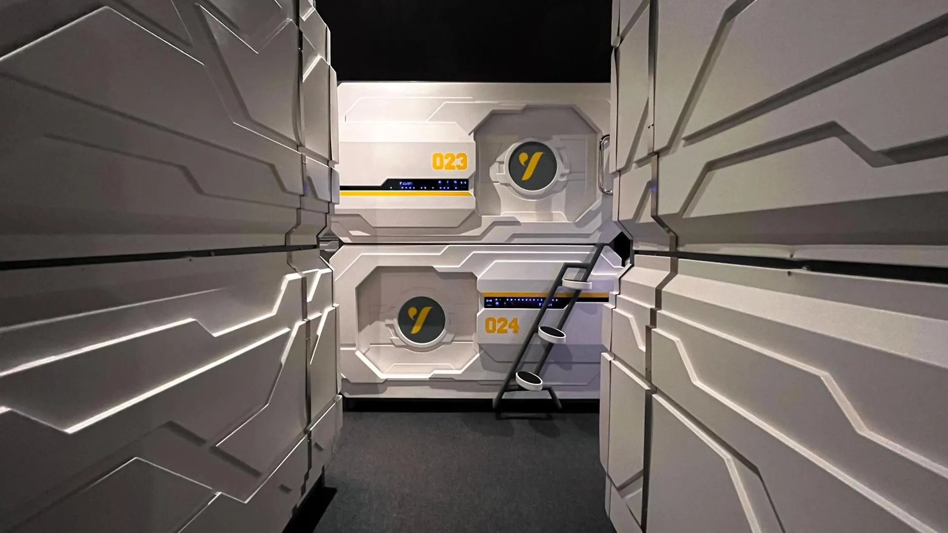 The Yellow Capsule Cancun Close To Airport Hotel