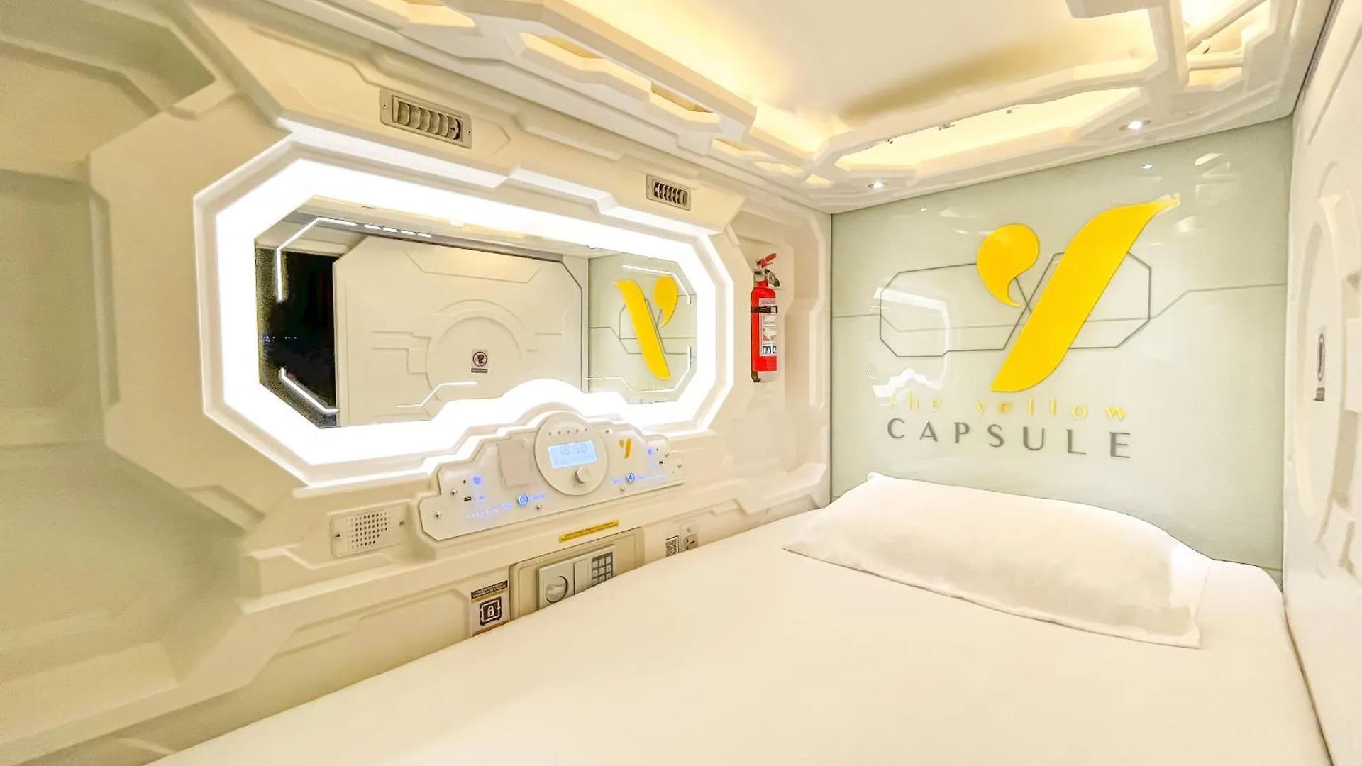 The Yellow Capsule Cancun Close To Airport Hotel